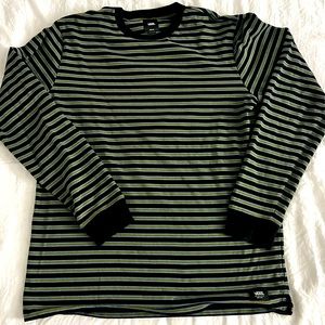Long sleeve Vans shirt. Perfect condition. Only worn once! 🛹